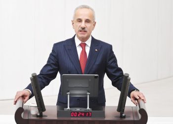 Ulaştırma ve Altyapı Bakanı Uraloğlu: Sarsıntıda ulaştırma yapıları aort damarları üzere çalışacak