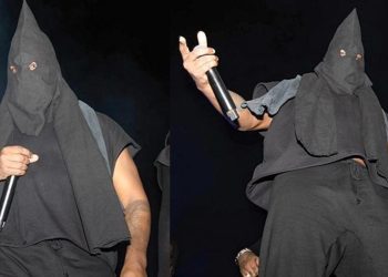 Ünlü müzikçi sahneye Ku Klux Klan sembolüyle çıktı, yer yerinden oynadı… Kendi hayranları bile isyan etti: Sen mide bulandırıcı bir insansın!