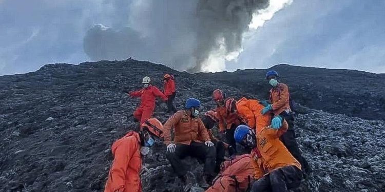 Yanardağ patlamasında can kaybı 22’ye yükseldi