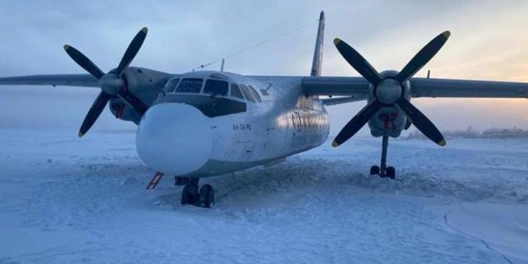 Yolcu uçağı donan ırmağa indi!