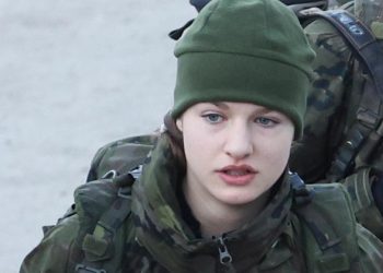 Yüzlerce yıl sonra tarih yazacak lakin annesinin kirli çamaşırlarını temizlemek ona düştü