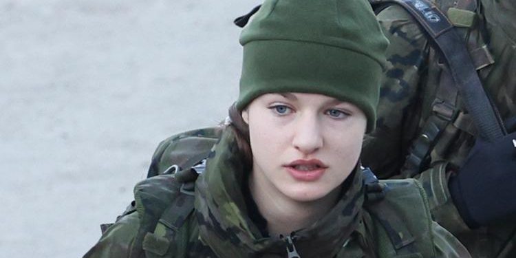 Yüzlerce yıl sonra tarih yazacak lakin annesinin kirli çamaşırlarını temizlemek ona düştü