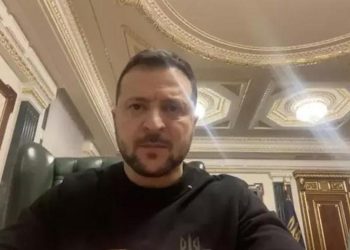 Zelenski dünyaya duyurdu: Rus askeri uçağı düşürüldü