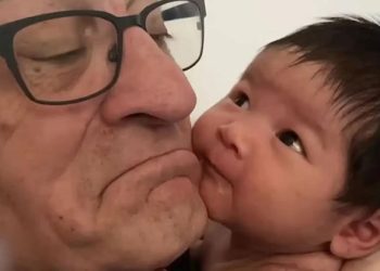 79 yaşında 7’nci kere baba olmuştu… Küçük kızını anlatırken gözyaşlarını tutamadı