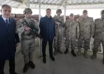 Bakan Yerlikaya, Dibek Jandarma Üs Bölgesini ziyaret etti