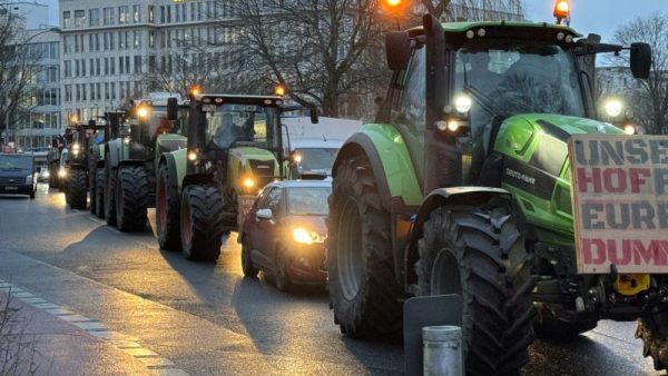 İtalya’da çiftçiler isyanda