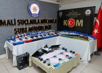 İzmir merkezli “naylon fatura” operasyonu: 11 milyar liralık e-fatura ele geçirildi