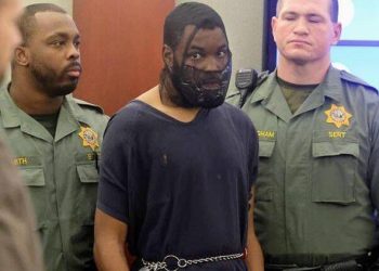 ABD’de hakime saldırdığı anlar viral olmuştu… Özel tedbirlerle yine mahkemeye çıkarıldı