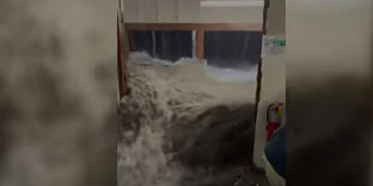 ABD’nin askeri üssü sular altında kaldı