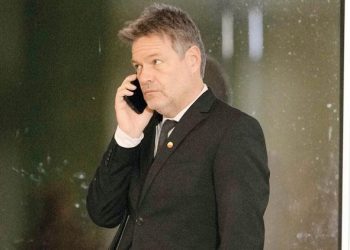 Alman çiftçiler bakanı bloke etti