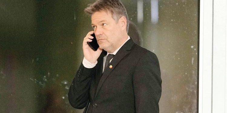 Alman çiftçiler bakanı bloke etti