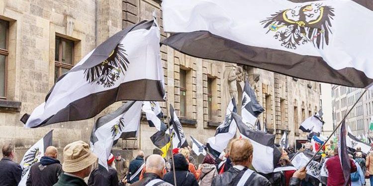 Alman darbeciler kelepir arsa toplamış