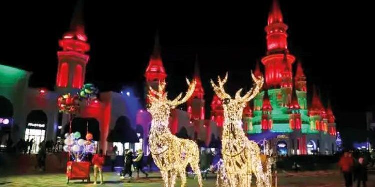 Antalya’da sanatçılı oteller yok sattı