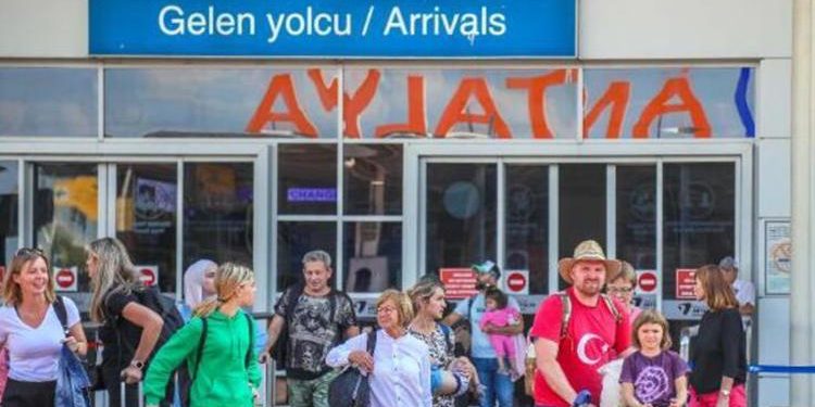 Antalya’da tüm vakitlerin turist rekoru kırıldı
