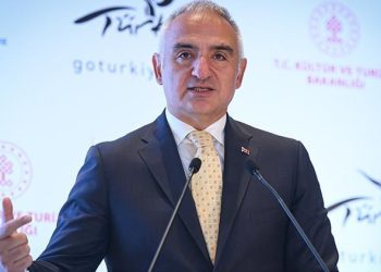 Bakan Ersoy: 100 milyar dolarlık turizm geliri amacına emin adımlarla ilerliyoruz