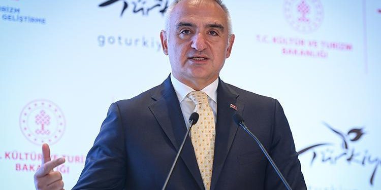 Bakan Ersoy: 100 milyar dolarlık turizm geliri amacına emin adımlarla ilerliyoruz