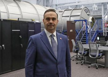 Bakan Kacır NASA’nın uzay merkezini ziyaret etti