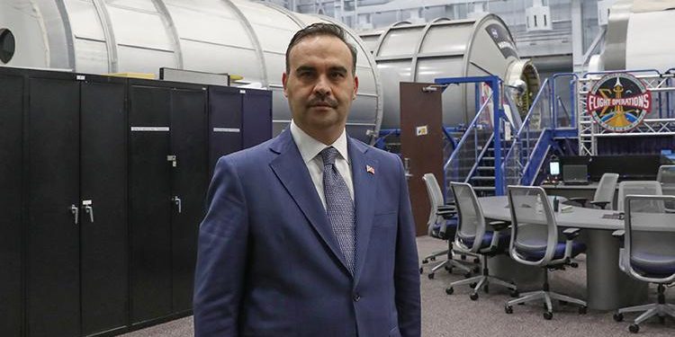 Bakan Kacır NASA’nın uzay merkezini ziyaret etti