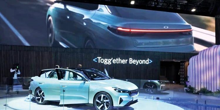 Bakan Kacır yerli arabanın yol haritasını anlattı: Togg’un sedan modeli Las Vegas’ta tanıtıldı