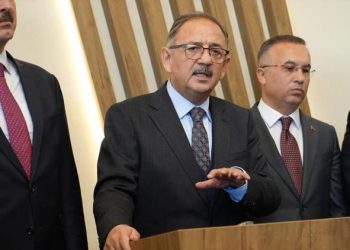 Bakan Özhaseki Gaziantep’te: Çocuklar cıvıl cıvıl oynayacak