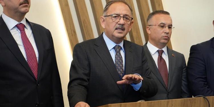 Bakan Özhaseki Gaziantep’te: Çocuklar cıvıl cıvıl oynayacak