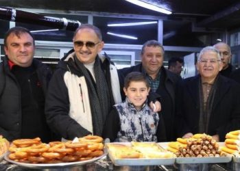 Bakan Özhaseki’den Erciyes Kayak Merkezi’nde esnaf ziyareti