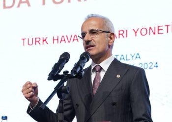 Bakan Uraloğlu: 2023’te Türkiye semalarından 15 saniyede bir uçak geçti