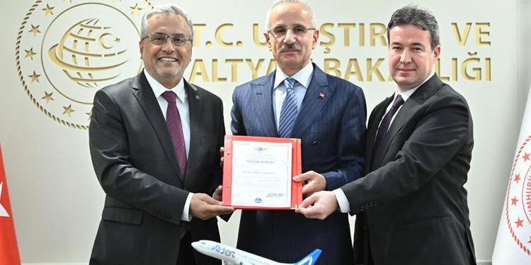 Bakan Uraloğlu imzaladı AJet ruhsatını aldı