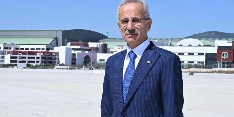 Bakan Uraloğlu: Kurtarma ve yangınla çaba takımları 7/24 vazife başında