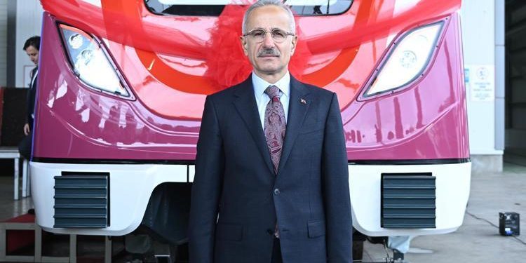 Bakan Uraloğlu’ndan İstanbullulara müjde: Şoförsüz metrolar hizmete alınıyor
