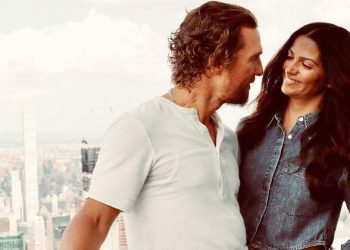 Bakışları kenetlendi, diğer kimseyi görmediler: Ünlü çiftin aşk iksiri… Senin elinden olduğu için bu kadar lezzetli