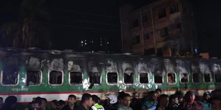 Bangladeş’te genel seçim öncesi tansiyon yükseldi