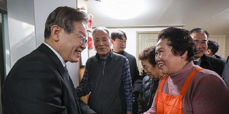 Boynundan bıçaklanan Lee Jae-myung’un partisinden açıklama