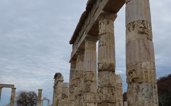 Büyük İskender’in taç giydiği antik saray kalıntıları 16 yıllık onarımın akabinde halka açılıyor