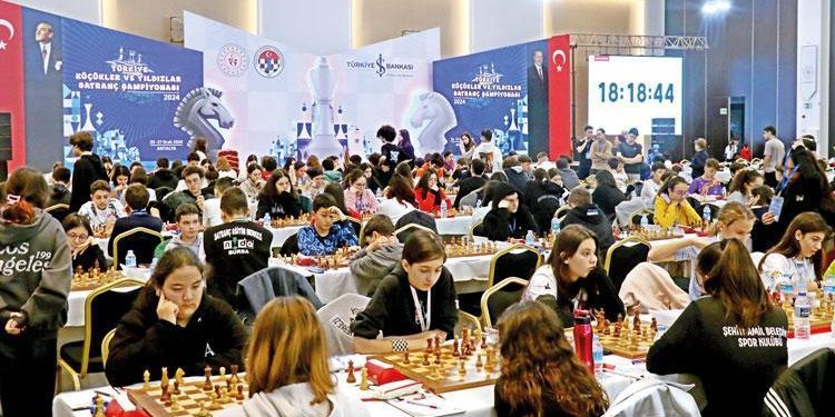 Depremzede satranç hakeminden bildiri: Satranç hayatımı kurtardı