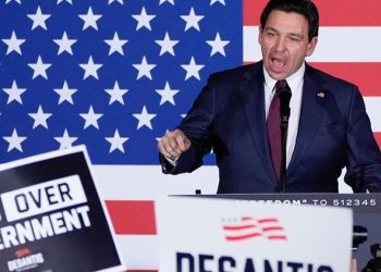 DeSantis lider adaylığı yarışından Trump’a takviye vererek çekildi