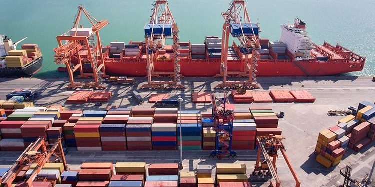 Dış ticaret açığı azaldı