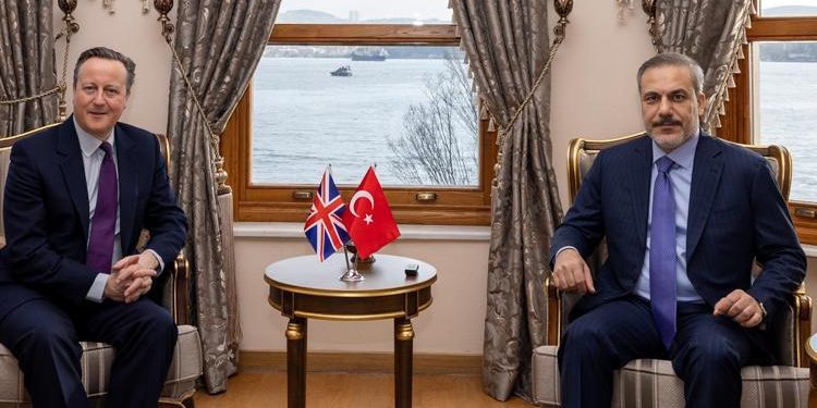 Dışişleri Bakanı Hakan Fidan, İngiliz mevkidaşı ile bir ortaya geldi