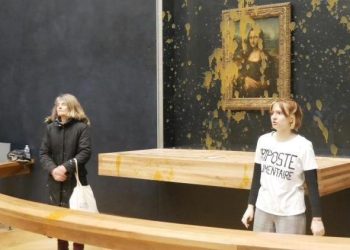 Dünyaca ünlü Mona Lisa tablosuna çorba fırlattılar