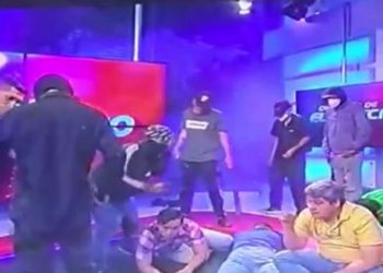 Ekvador’da dehşet! Silahlı saldırganlar canlı yayını basıp çok sayıda gazeteciyi rehin aldı