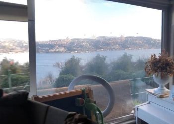 Elinde paspas bütün meskeni temizledi… ‘Size Boğaz görüntümü göstereyim’