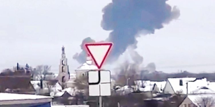 Esirleri taşıyan uçak düştü: 74 meyyit… Rusya: Ukrayna kendi vatandaşlarını vurdu