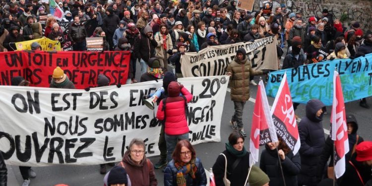 Fransa’da 43 kentte göç yasası protesto edildi