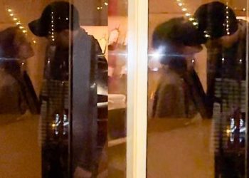 Her fırsatta saklı köşelerde dudak dudağa… Yeni evliler gece gezmesinde ortaya çıktı…