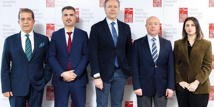 İhracattaki düşüşü iç pazar dengeledi