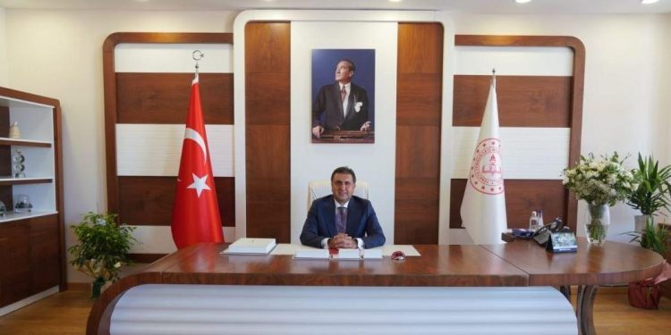 İstanbul Vilayet Ulusal Eğitim Müdürü Murat Mücahit Yentür kimdir, kaç yaşında, hangi vazifelerde bulundu?