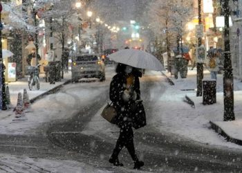 Japonya’da kar kalınlığı 50 santimetreyi aştı! 800 araç mahsur kaldı, uçuşlar iptal