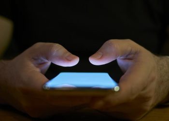 Karne günü telefon götürmek yasak mı? Karne günü okula telefon götürmek ve MEB’in okullarda telefon kullanımı kararı