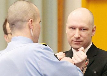 Katil Breivik, insan haklarını hatırladı