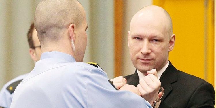 Katil Breivik, insan haklarını hatırladı